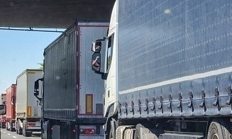 «Мало кто хочет переплачивать». Что с доставкой грузов после закрытия польской границы 