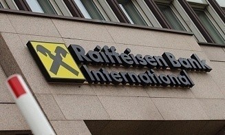 Райффайзенбанк ограничит переводы в евро в Беларусь
