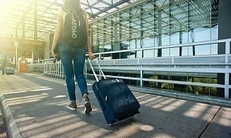 Авиакомпания предлагает взять одежду в аренду, чтобы не везти багаж