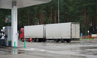 Стоявших на нейтральной полосе пропустили в ЕС. Что происходит на границе с Латвией 