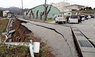 Власти Японии заявили о десятках погибших из-за землетрясений