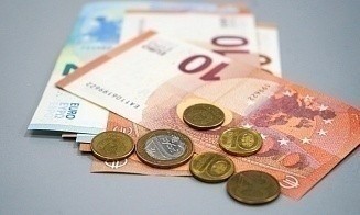 Почему после снижения ставки ФРС в Беларуси подорожал евро и что будет дальше?