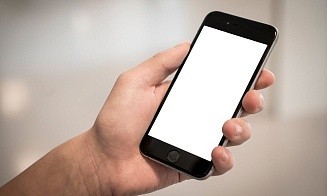 В школах запретят телефоны. Министр образования рассказал, кто ответит за их  сохранность