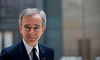 Глава LVMH Бернар Арно не вошел даже в топ-3 нового рейтинга богачей от Forbes