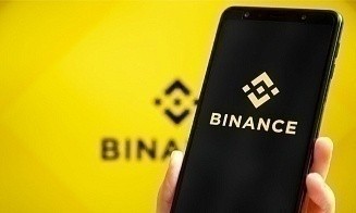 Инвесторы вывели за сутки с криптобиржи Binance почти $1 млрд. Что произошло