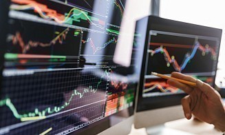 Доходность vs риск. Какие акции и облигации белорусы сейчас могут купить в России