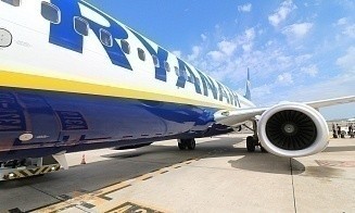 Ryanair перешла на электронные посадочные талоны. С бумажными в самолет не пустят
