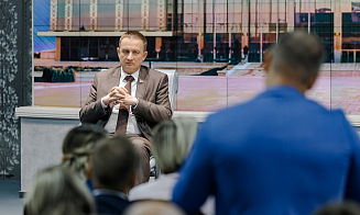 Премьер-министр обсудил защиту рынка и цены с представителями бизнеса