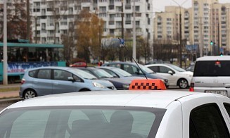 В Минске 16 компаний такси платили водителям зарплаты «в конвертах»