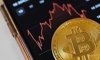 Биткоин снова стоит дешевле $100 тыс.