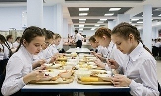 Подорожало питание детей в садах и школах. Посчитали, на сколько