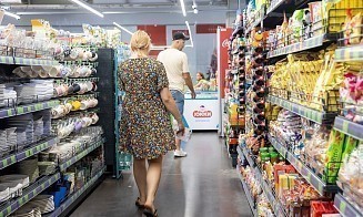 Сколько торговых сетей в среднем посещает каждый белорус