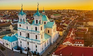 В туристическом городе Беларуси открыли крупнейший зарядный хаб для электрокаров