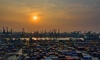 Беларусь и Россия не в списке. Трамп ввел новые таможенные пошлины на импорт в США