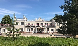 Отель в бывшей усадьбе Дунина-Марцинкевича опять выставили на торги. Что с ценой
