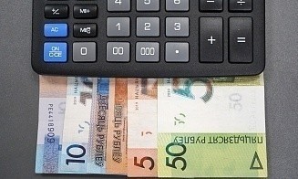 Белорусская мебельная фабрика не выплатила зарплаты сотрудникам из-за долга Chanel