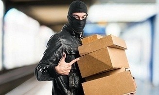 Мошенники начали представляться сотрудниками служб доставки. Как это работает