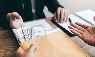 Антикризисного управляющего задержали за взятку более миллиона рублей