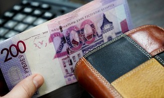 В Беларуси заметно выросли зарплаты бюджетников. Кто получает больше