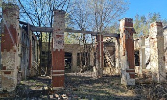 Заброшенный дом отдыха с огромным участком земли продают по цене квартиры в Минске