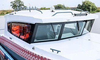 В Брестской области начали тестировать первый белорусский прогулочный электрокатамаран