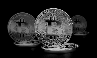 Биткоин впервые с начала июня взял отметку $70 тыс. Объясняем почему