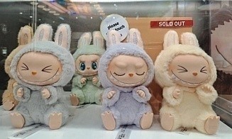 В Великобритании приостановили продажу игрушек Labubu. В чем причина