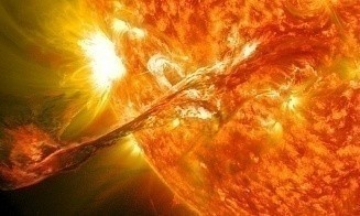 Самая сильная вспышка на Солнце за 6 лет. Снова обещают магнитную бурю