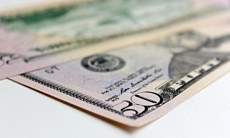 Цена на золото впервые за две недели опустилась ниже $4 тыс.