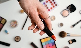 Сколько белорусы тратят в магазинах косметики и парфюмерии