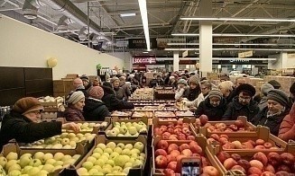 В торговые сети страны шла некондиция. СК рассказал о деле 11 сотрудников ретейла