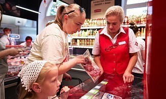 «Вы просто попробуйте!»: чем удивляли жителей Барановичей на открытии нового фирменного магазина «Крамка»