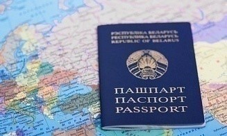 Белорусов обязали сообщать об иностранных ВНЖ и «картах поляка». Как это будет работать?