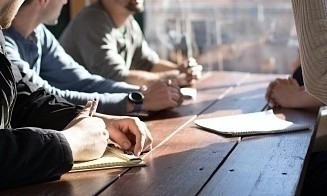 Исследование: начавшееся на 10 минут позже совещание резко снижает продуктивность сотрудников