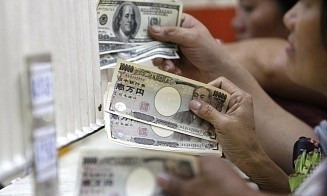 Японский премьер вернет в бюджет сумму, на которую ему повысили зарплату